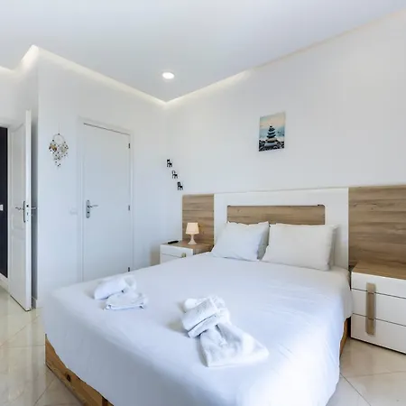 Azure - Albufeira, Algarve Apartment *